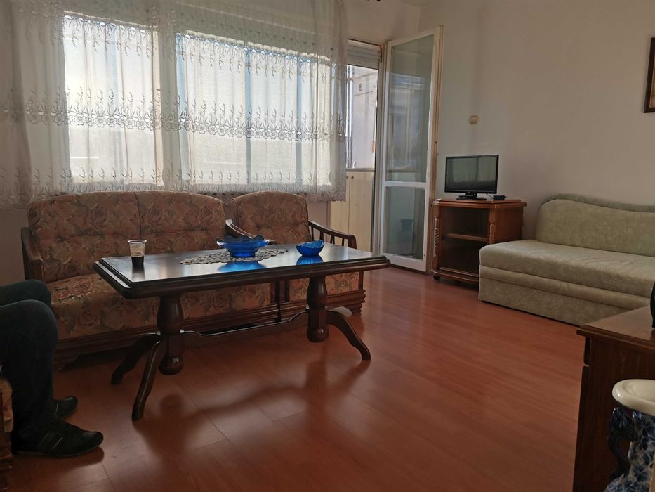 Дава се под наем Двустаен апартамент в Бургас, Славейков - 60 кв.м за 300 € - Снимка #2