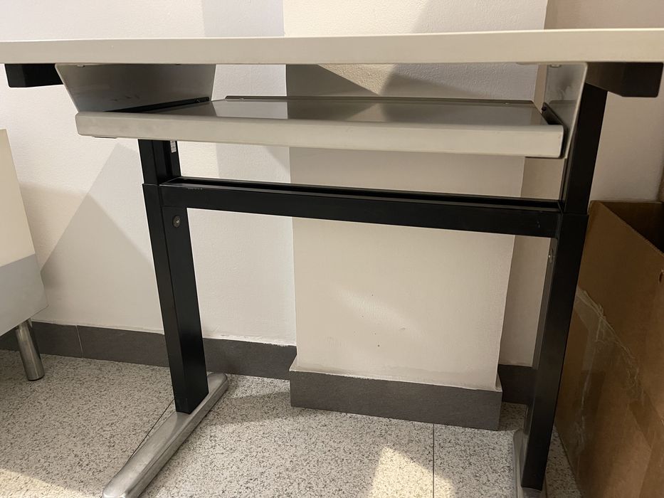 Продаютя столы офисные