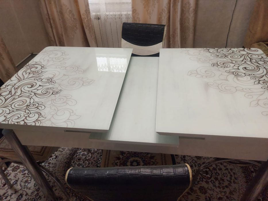 Продам столовый набор стол и 4 стула