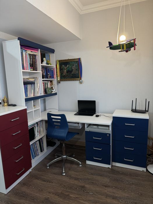 продам подрастковый гарнитур на 2 человека ,