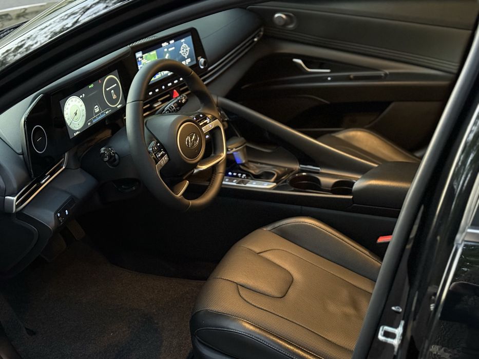 Hyundai Elantra 2.0L full options !