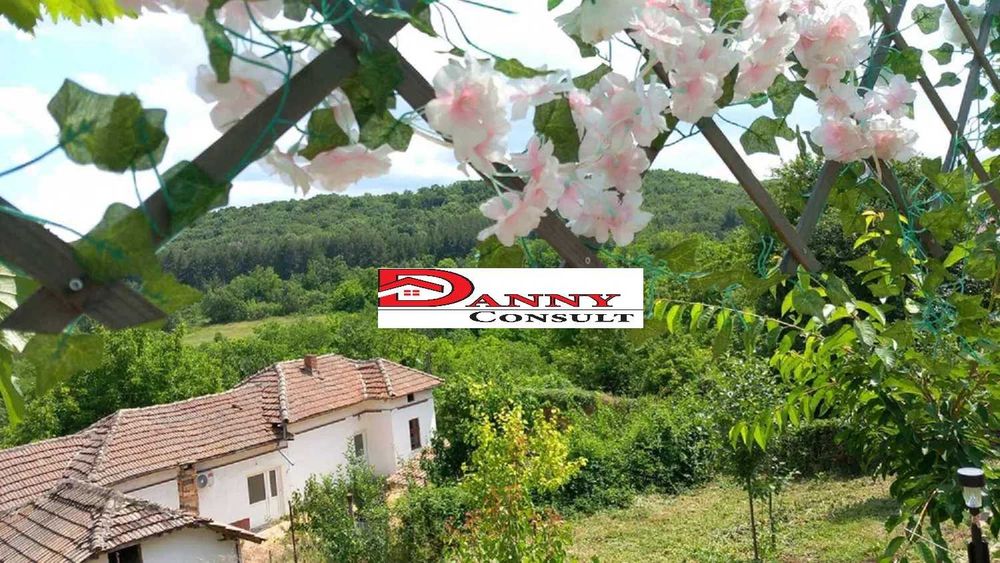 Двуетажна реновирана къща в с. Димча за продажба