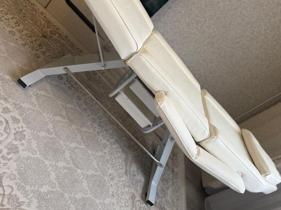 Косметологическое массажное кресло.