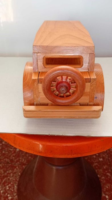 Дървена кола -ръчна изработка