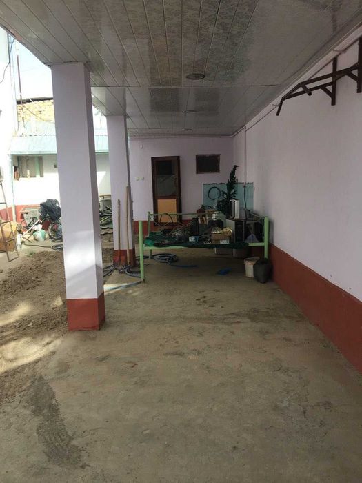 Hovli sotiladi. Barcha sharoitlarga ega