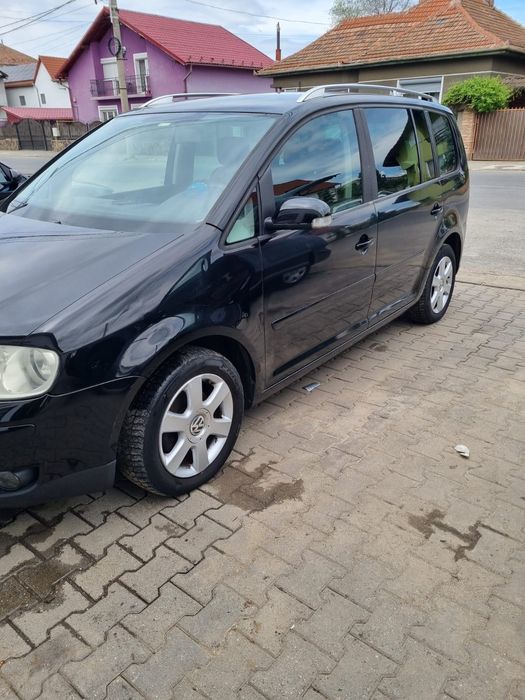Volkswagen Touran diesel, 1.833 € — imagine 2