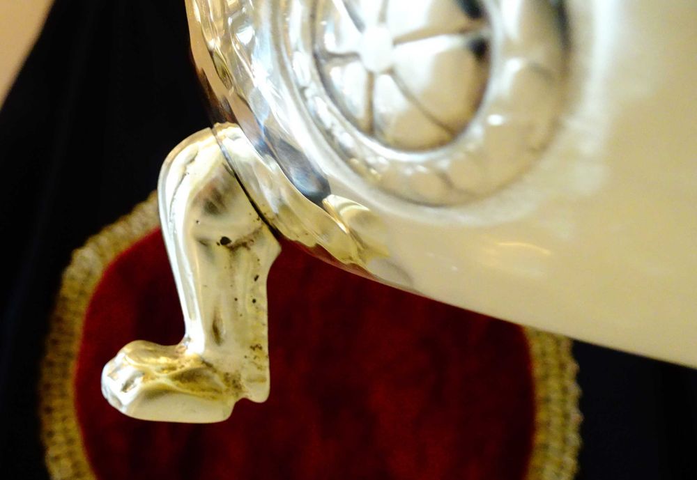 Бронзова кутия за бижута,лъвски лапи,стил Луи XVI.