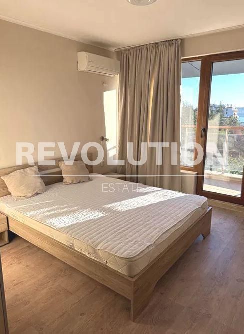 Дава се под наем Тристаен апартамент в Варна, Бриз - 110 кв.м за 797.64 € - Снимка #2