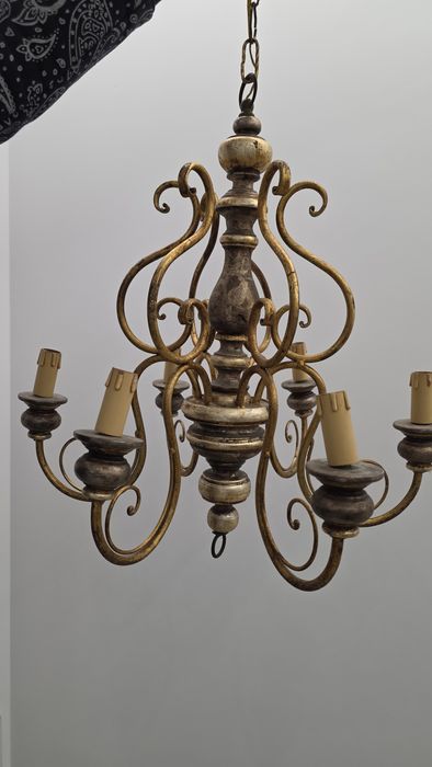 Aplica  3 picioare si lustra