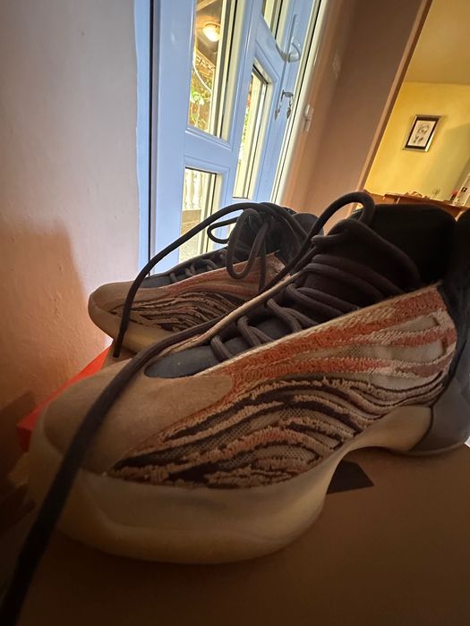 Yeezy QNTM Flaora