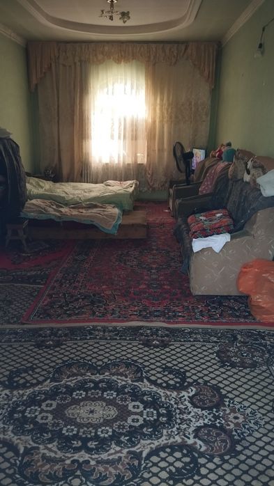 Uy sotiladi srochna 90000 tinchlikda