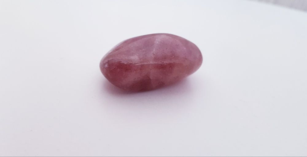 Интересен камък "Аметист" (розов кварц)