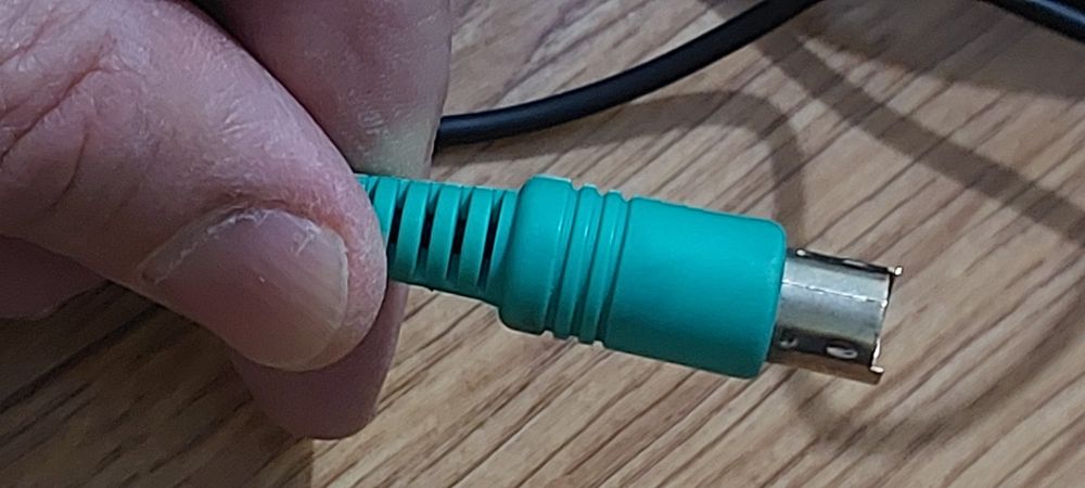 Продам проводную мышь