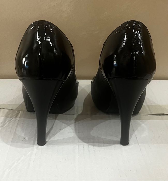 Дамски обувки с висок ток