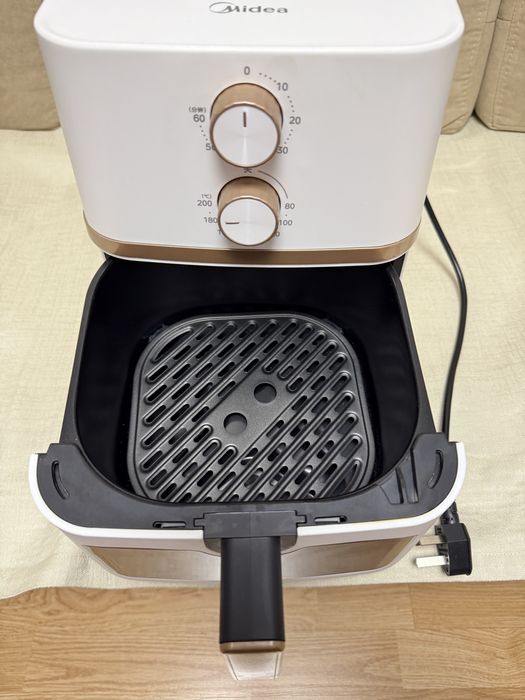 Продам аэрогриль Midea 1600