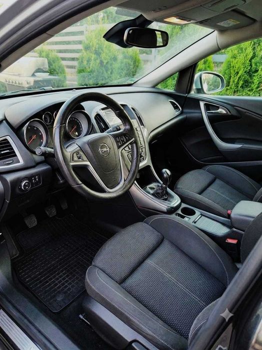 Opel Astra J Sports Tourer 2014 | 1.7 Diesel | Scaune / Volan ÎNCĂLZITE | Ambreiaj NOU