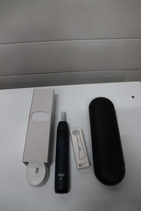 Електрическа четка за зъби Oral-B iO 2 Черна 3 режима на почистване Меко и тихо четкане