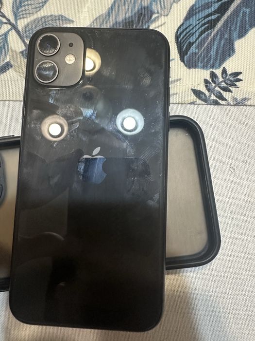 Продам айфон 11.