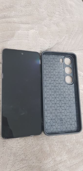 Продам Vivo v40 Lite
