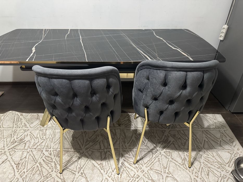 Кухонный стол со стульями