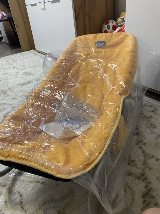 Продам абсолюьно новый шезлонг Chicco