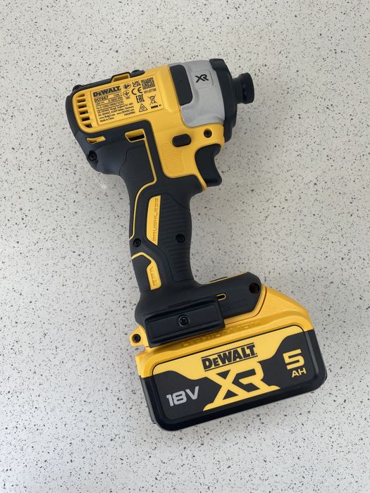 DeWALT DCF 887 XR. Impact Cu Bit. Combo Cu Baterie de 5Ah, Original Nou.