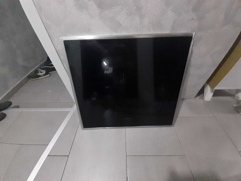 Фурна за вграждане и керамичен плот с котлони Bosch