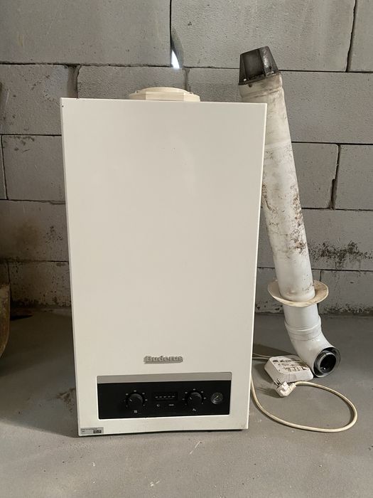Vând centrală termică Buderus pe gaz 24 kW