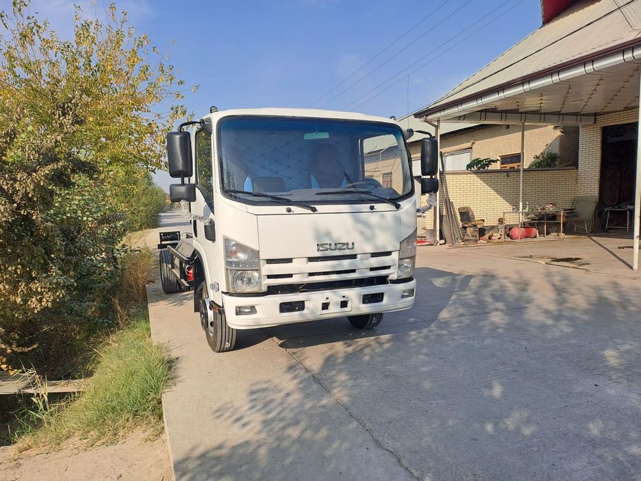 Isuzu 5t snj 2011