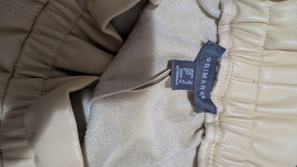 Pantaloni scurți piele primark m/l