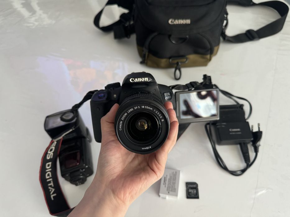 продам Canon EOS 700D