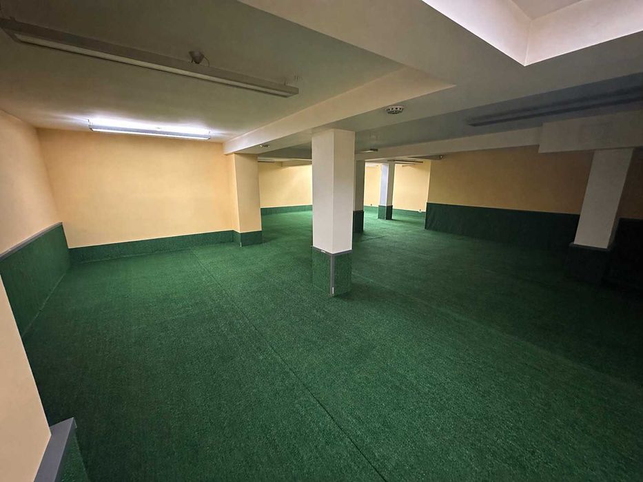 Магазин с голяма витрина в гр.Пловдив - кв. Каменица 1