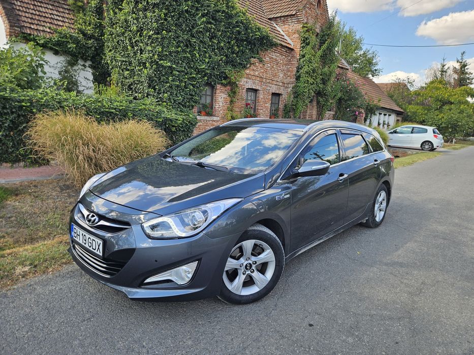 HYUNDAI i40