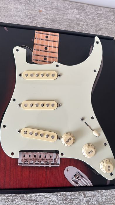 Loaded Pickguard Fender Stratocaster – Doze MIM Ceramic + Electronică CTS