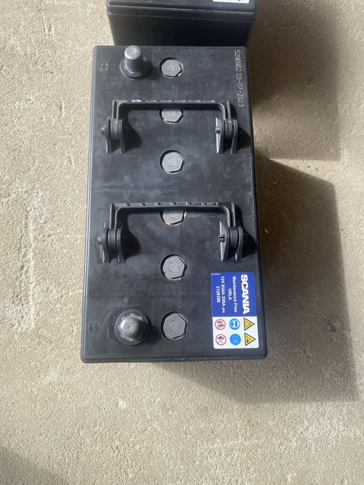 Vand doua baterii 12v