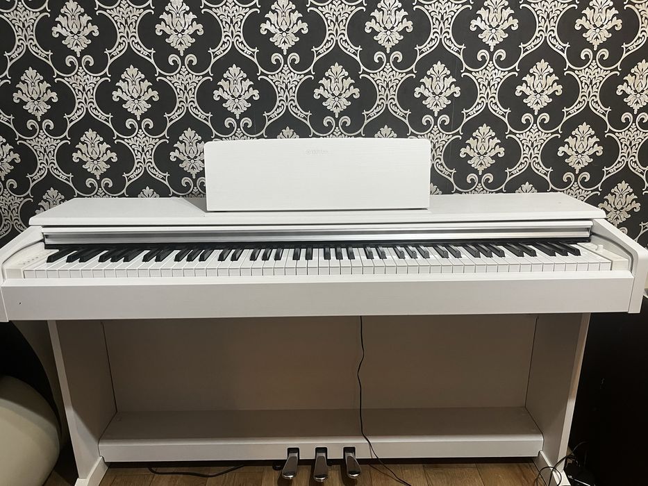 Pian Yamaha arius YDP 144