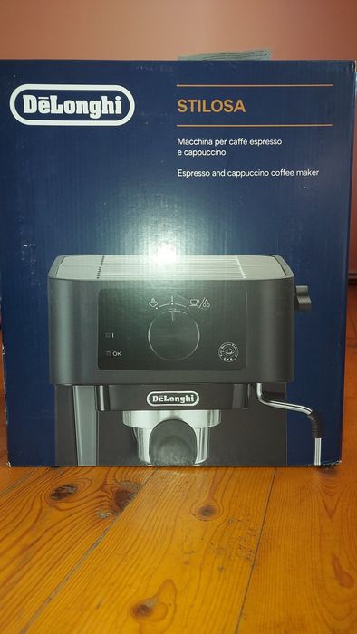 Чисто нова кафемашина DeLonghi Stilosa EC230-BK.