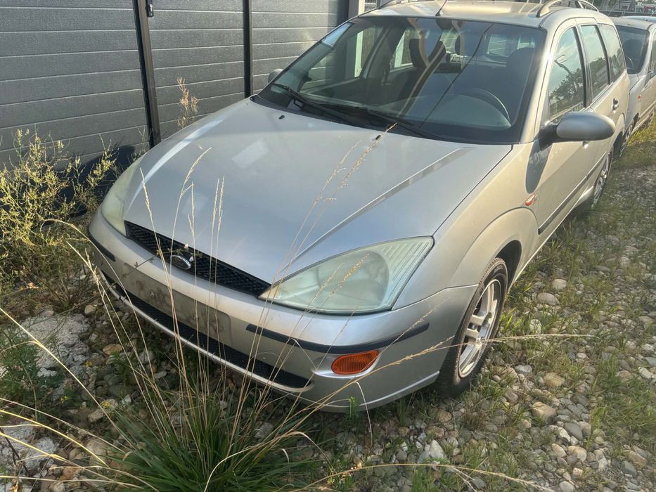 Dezmembrari auto mai multe masini auto Parc auto