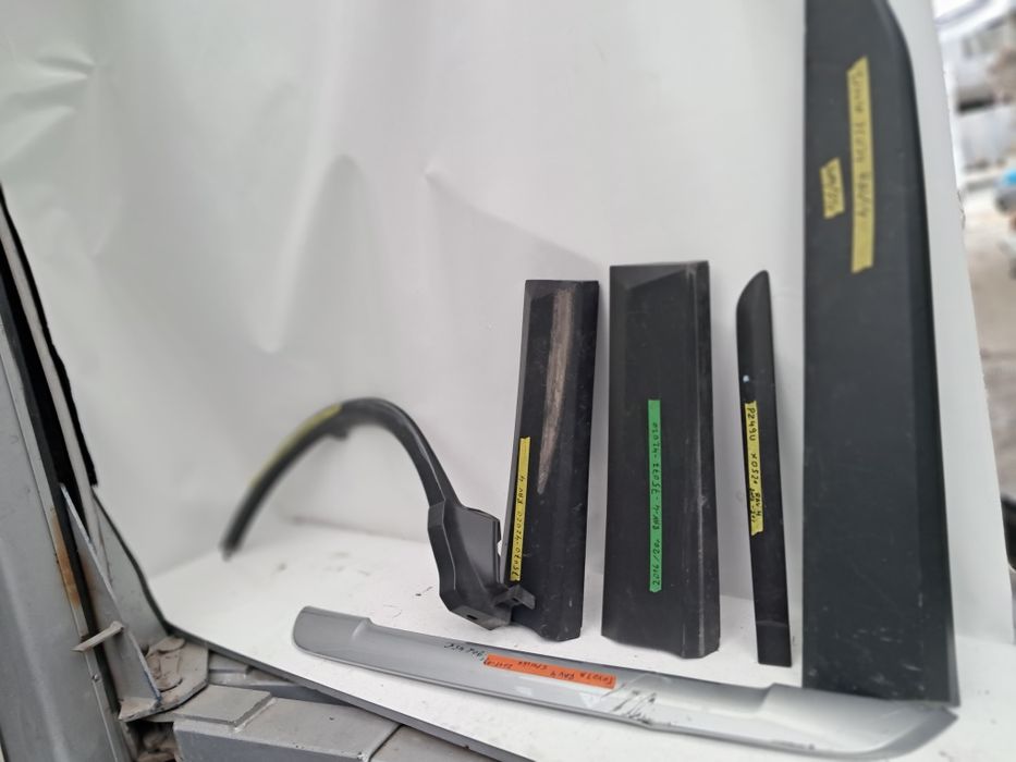 Лайсна калник Лайсна врата споилер броня Toyota Rav4 2015/2023г