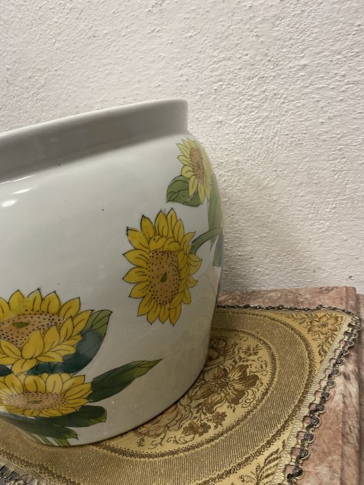 Огромна порцеланова кашпа