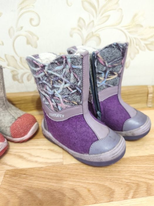 Продам детскую обувь