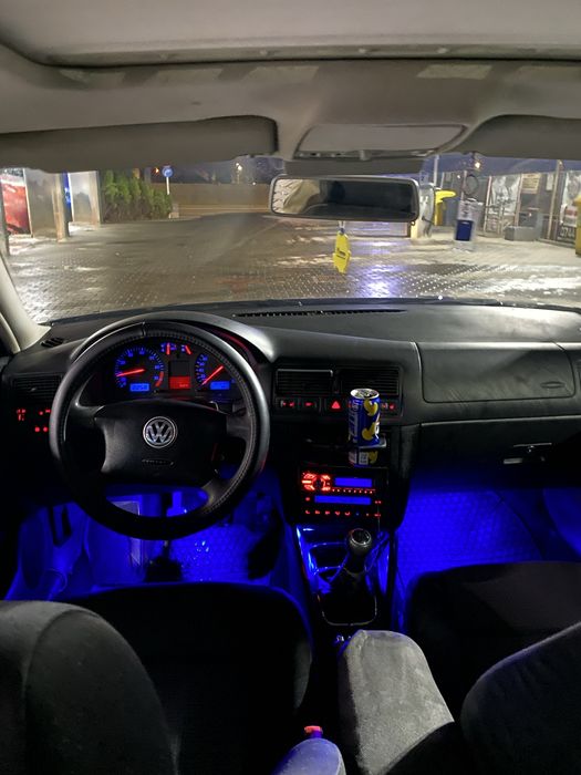 Volkswagen Golf 4 1.6 16V – 2003 – bine întreținut