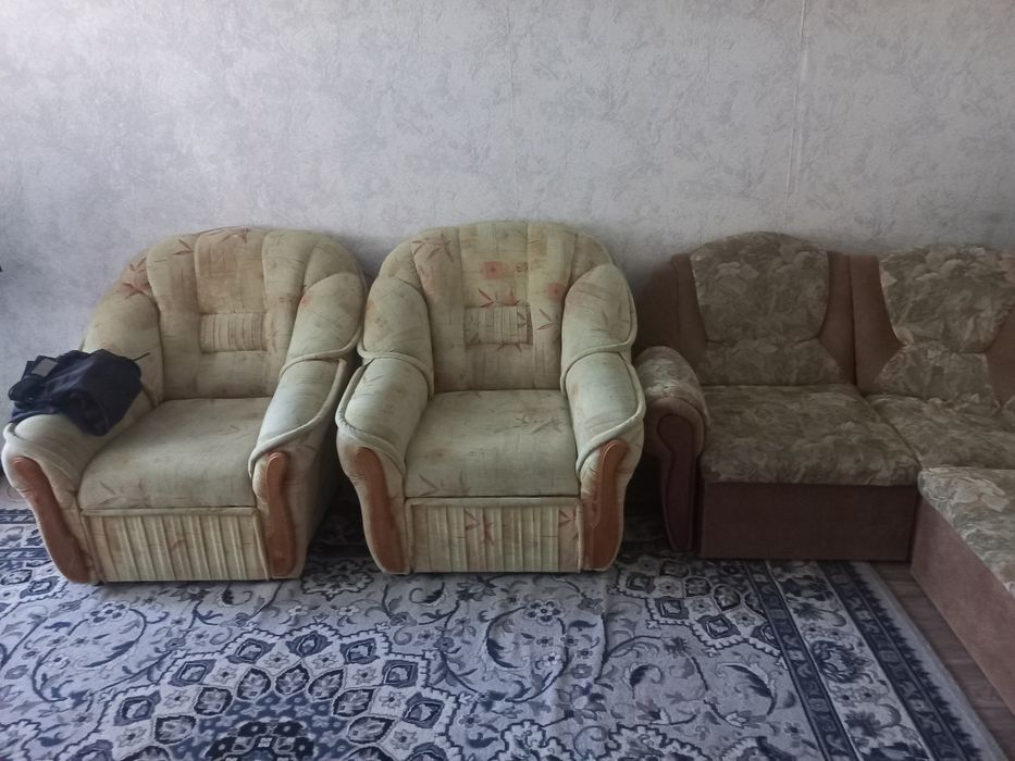 Диван и два кресла