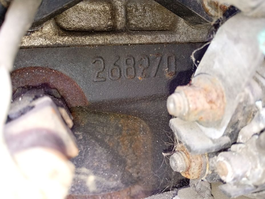 Vând două motoare Dacia Logan cu toate accesoriile și cutie de viteză