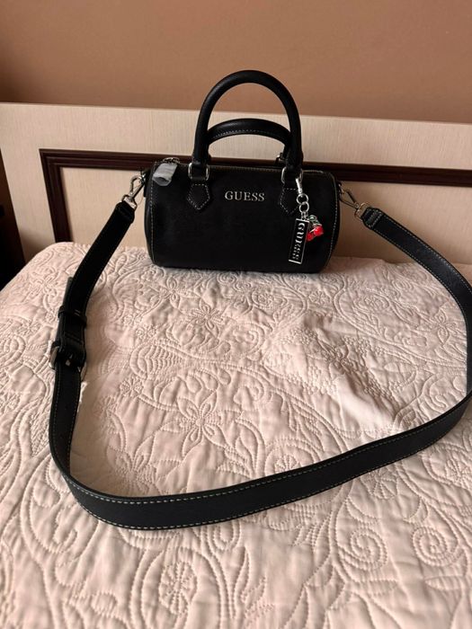 Дамска чанта Guess