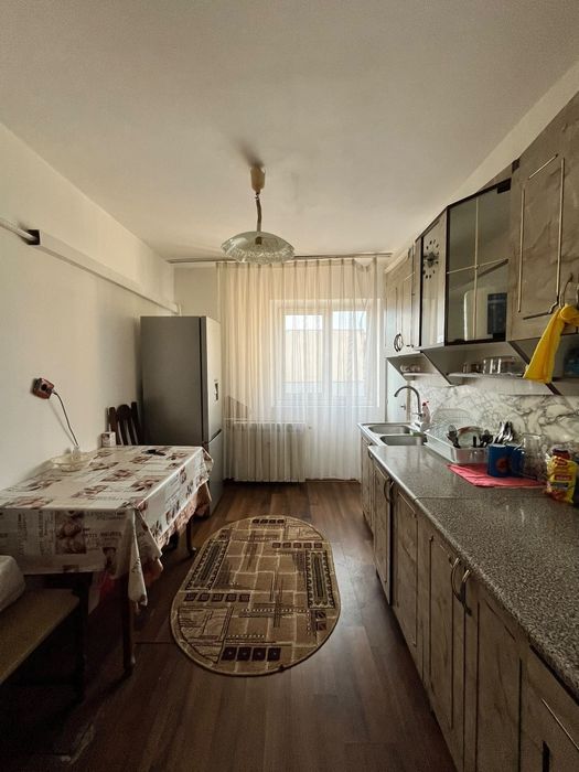 Inchiriez apartament 2 camere.