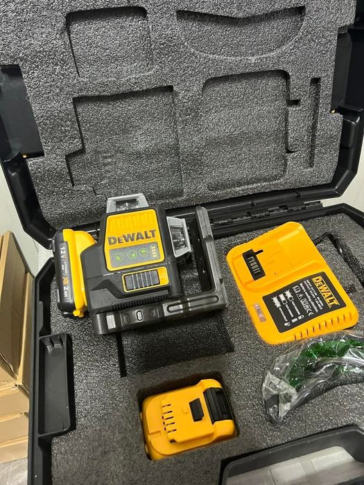 Nivela Laser Dewalt 2 Acumultori 12V si 2Ah unghi 360° linii verzi