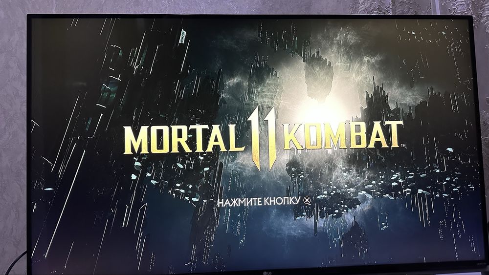 Продам  приставку ps4 fat