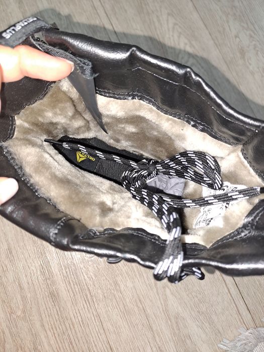 Зимняя куртка, сапоги рабочие