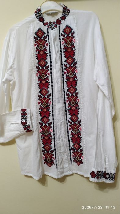 Мъжка риза със бродерия шевица